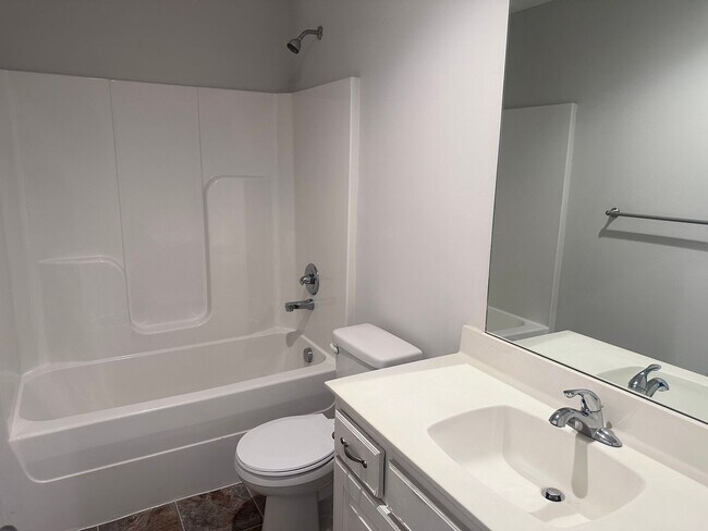 Building Photo - 3 Bed | 2.5 Bath | 1 Car Garage Townhome in Grain Valley