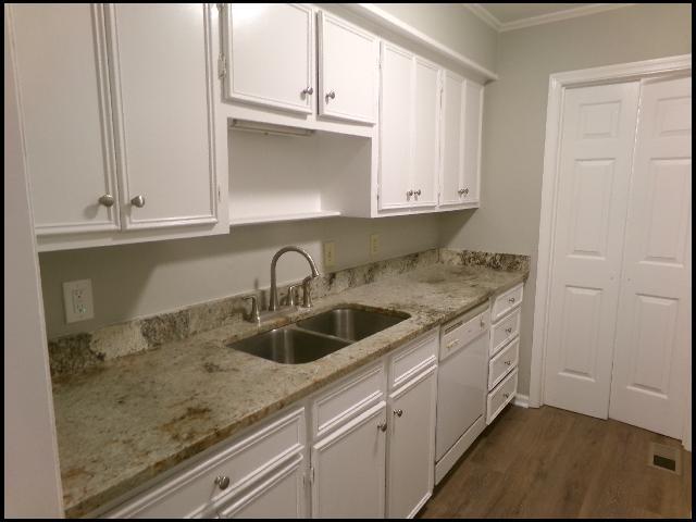 Building Photo - 1813 Sanford Dr