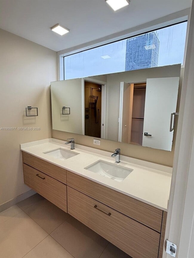 Building Photo - 600 NE 27th St