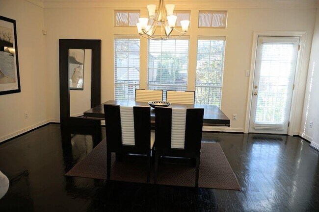 Building Photo - 1942 Fairview St