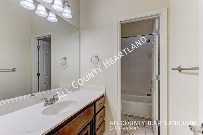 Building Photo - 15813 Traditions Blvd