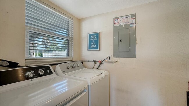 Building Photo - 817 Harbor Dr S