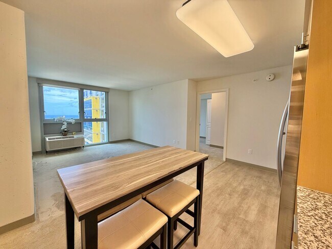Building Photo - Rare 3-Bedroom, 2-Bath, 2 Parking at Ke Kilohana - Ward Village