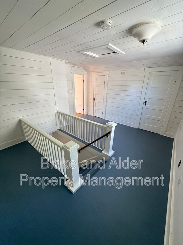 Building Photo - 2825 NE 27th Ave