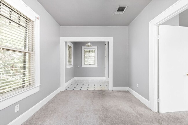 Building Photo - 2102 Brackenridge St