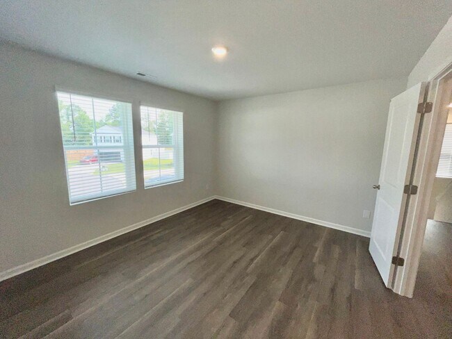 Building Photo - 503 Sandy Holw Dr