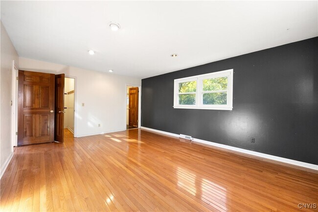 Building Photo - 8178 Old Sunridge Dr
