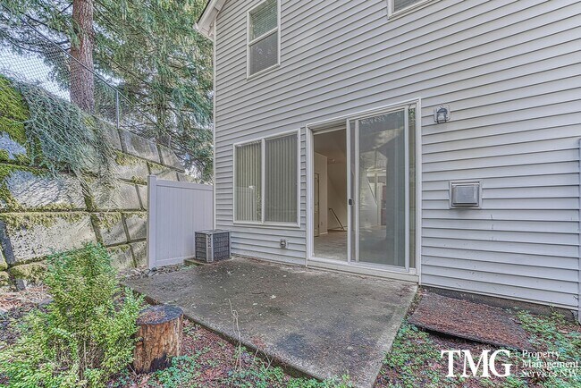 Building Photo - Low Maintenance, High Enjoyment in Salmon Creek!