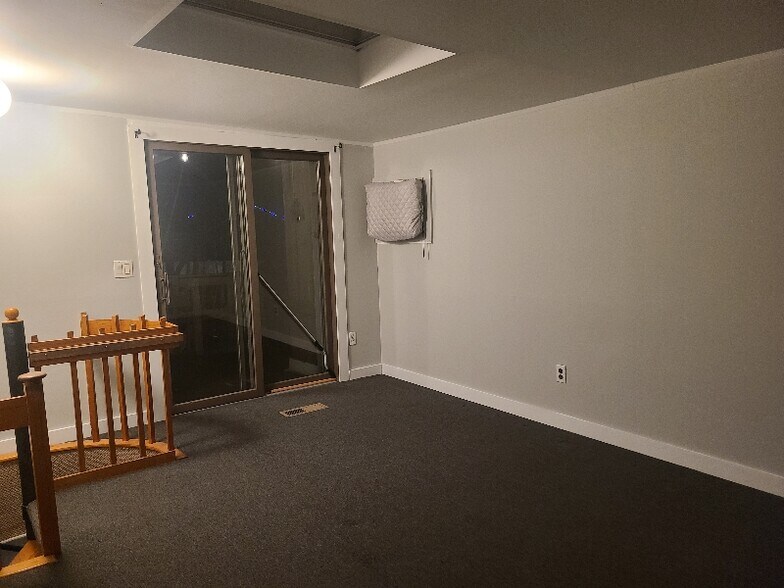 Building Photo - 16 Queen Rd