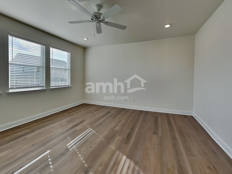 Building Photo - 3306 Emzy Dr