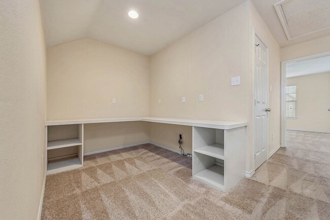 Building Photo - Available August 2026! 4 Bed, 3 Bath in Horse Haven Estates!!