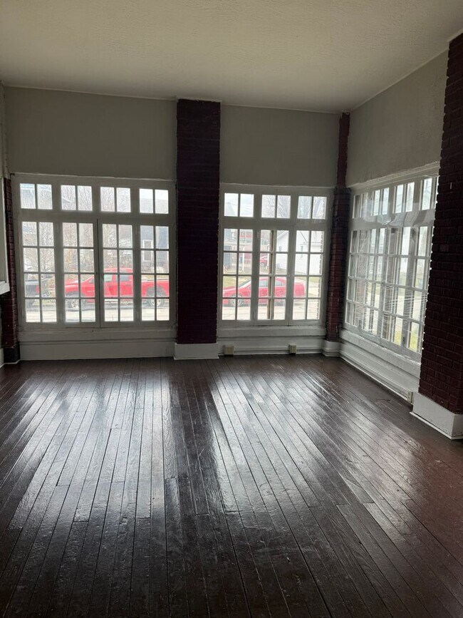 Building Photo - Rush St Townhouse