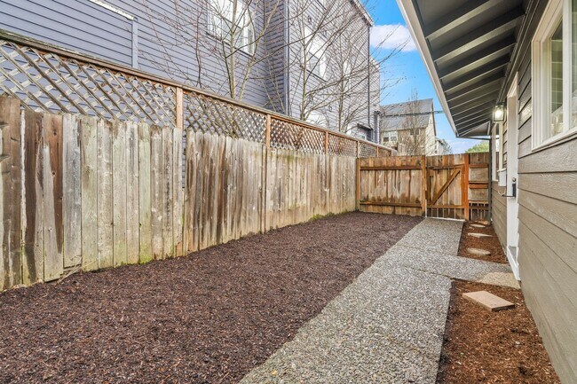 Building Photo - 1912-1914 SE Tacoma St.