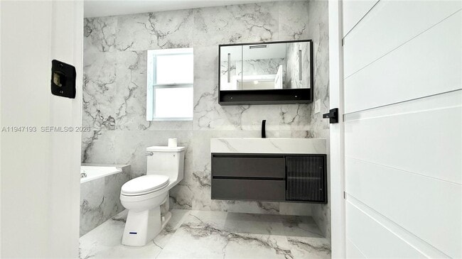 Building Photo - 3826 NE 171 St