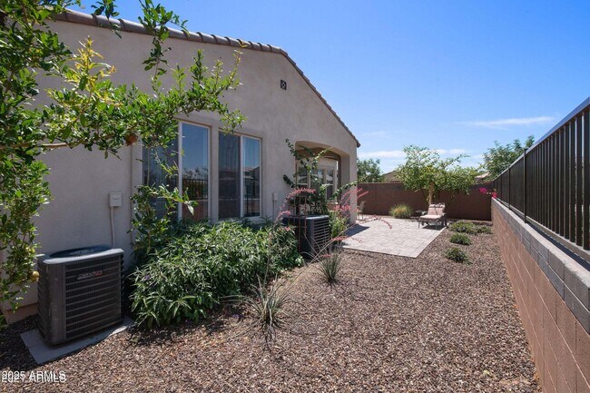 Building Photo - 3862 E Bart St