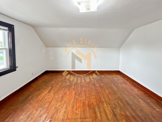 Building Photo - 608 2nd St