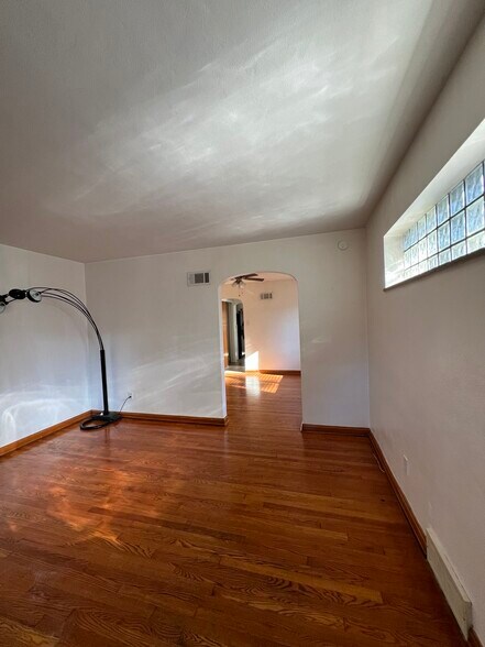 Primary Photo - 5924 Arendes Dr