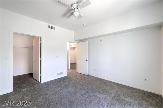 Building Photo - Las Vegas Condo For Rent