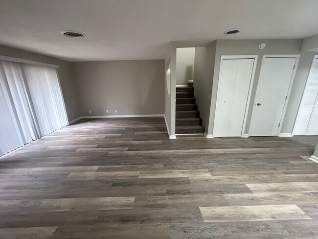 Building Photo - 240 Jamil Rd