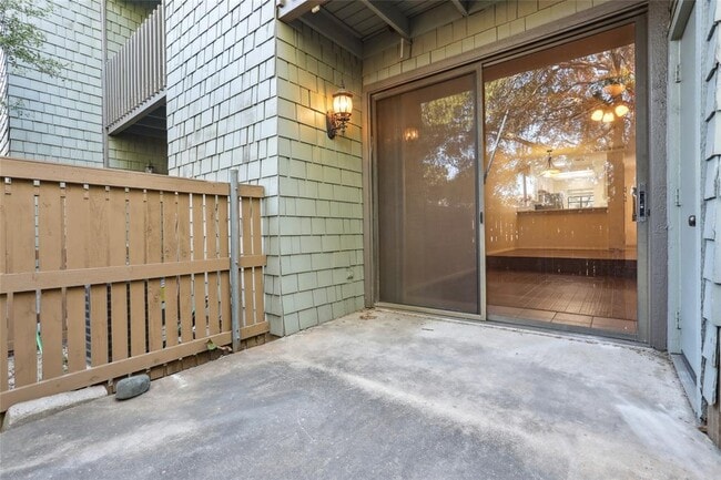 Building Photo - 7122 Wood Hollow Dr