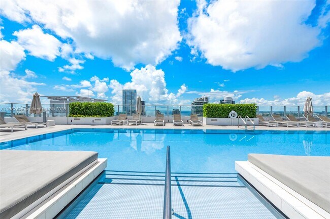 Building Photo - 1010 Brickell Ave