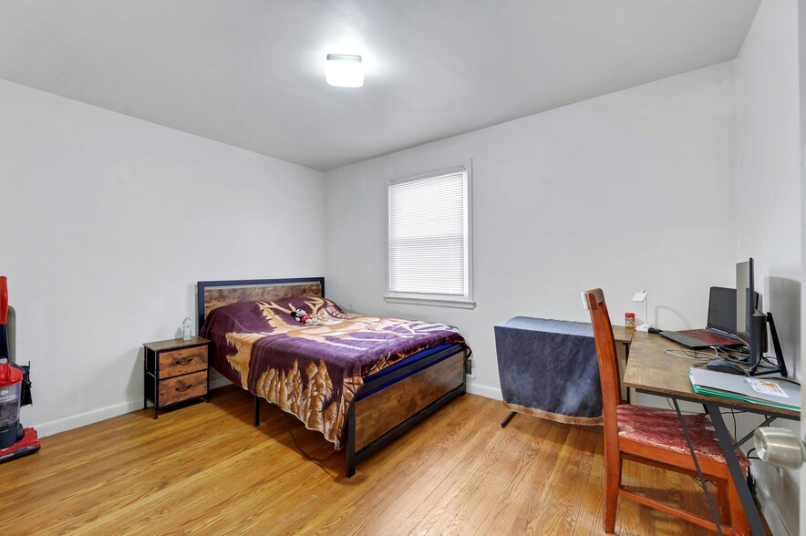 BEDROOM 3 - 188 Luddington Ave