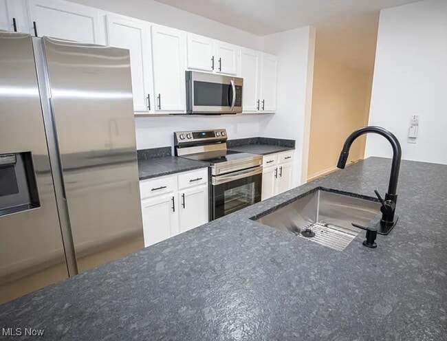 Building Photo - 2198 Noble Rd