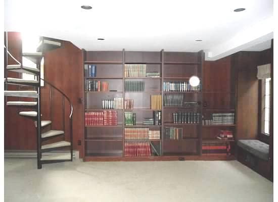 Building Photo - Broadway Hill home