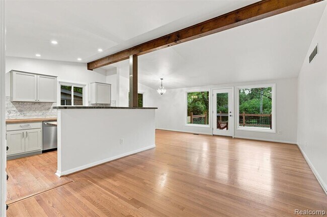 Building Photo - 1011 Brooklawn Dr