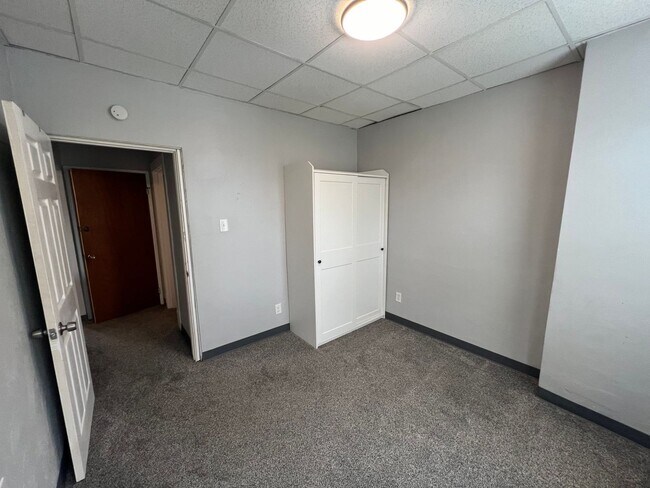 Building Photo - 130 S Bryant Ave