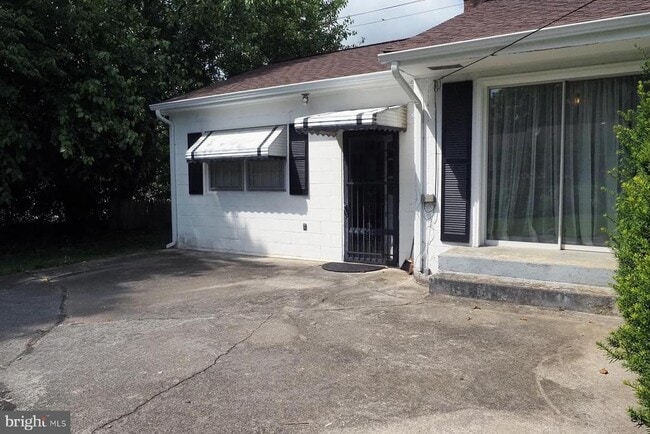 Building Photo - 612 N Preston St