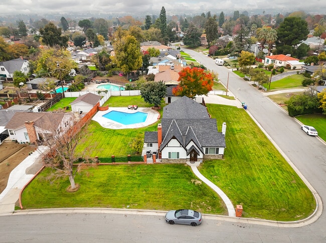 Building Photo - 501 Magnolia Ave