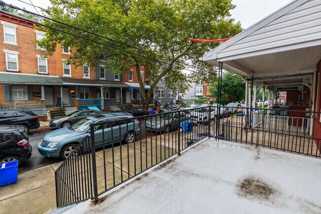 Building Photo - 330 N Preston St