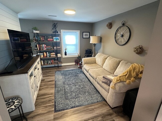 Building Photo - Merchants Lofts V Upgraded 1 Bedroom