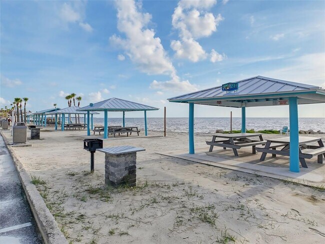 Building Photo - 4044 Headsail Dr