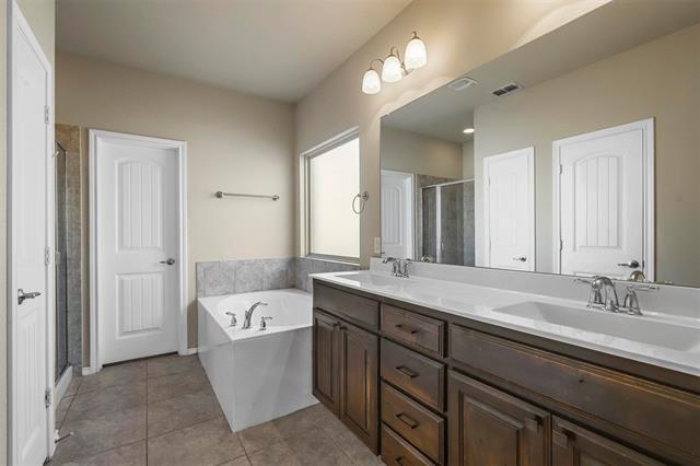 Building Photo - 1216 Vaughna Dr