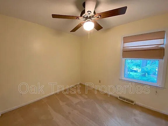 Building Photo - 1914 Capri Dr