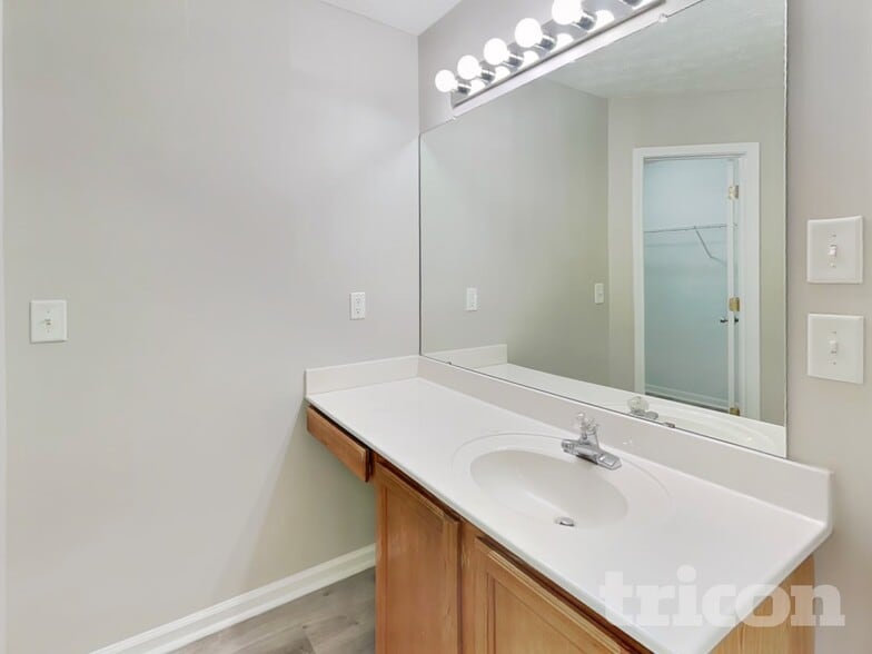 Building Photo - 597 Shadow Valley Ct