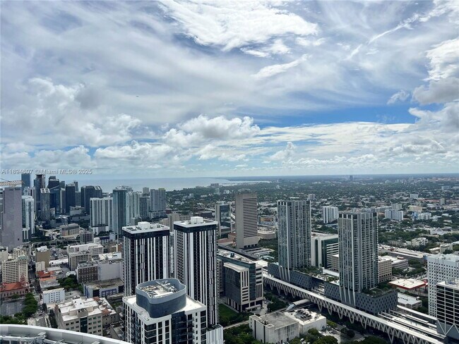 Building Photo - 851 NE 1st Ave