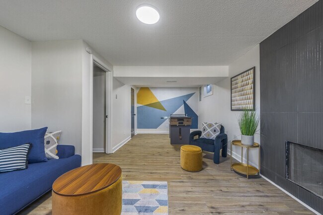 Building Photo - 7105 Chas Dr