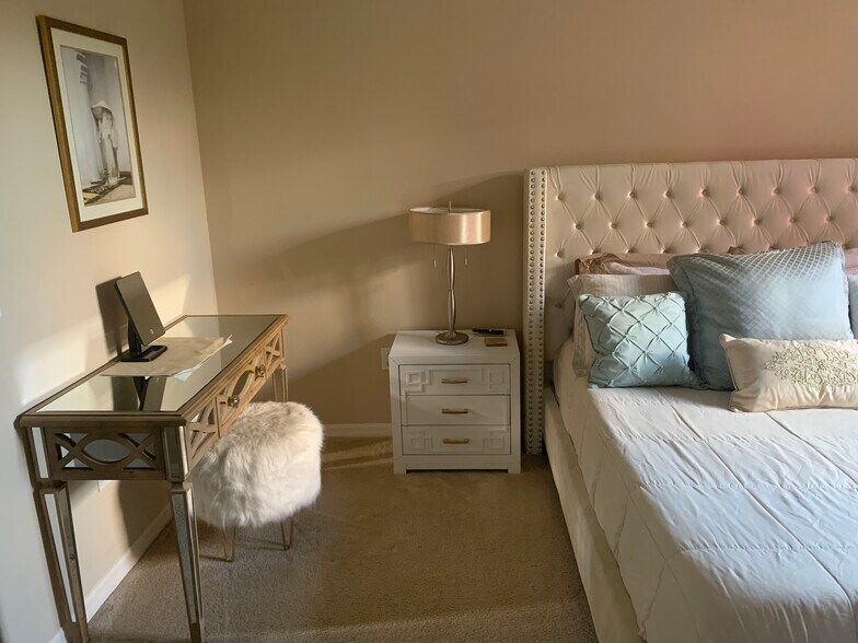 Building Photo - 8997 Cambria Cir