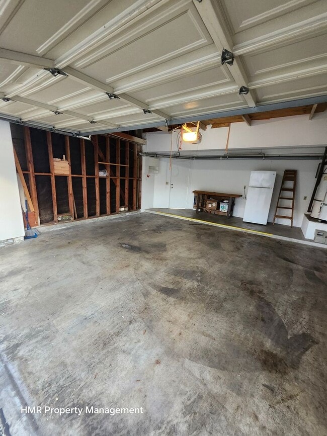 Building Photo - Beautiful 3-Bed, 3-Bath Condo in Prime Cla...