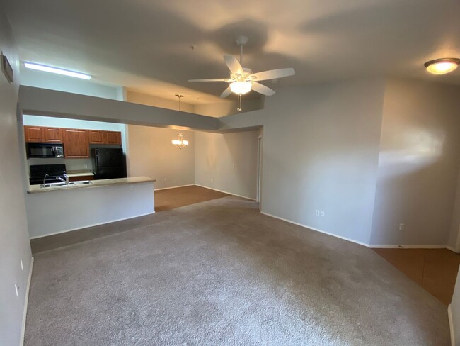 Building Photo - MOVE IN SPECIAL! Beautiful 2 Bedroom 2 Bat...