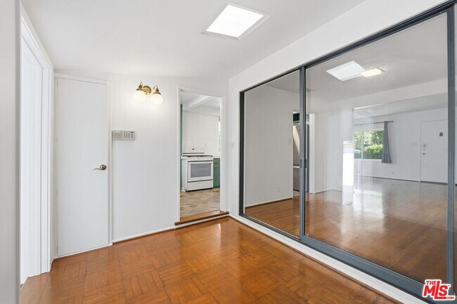 Building Photo - 14529 Greenleaf St