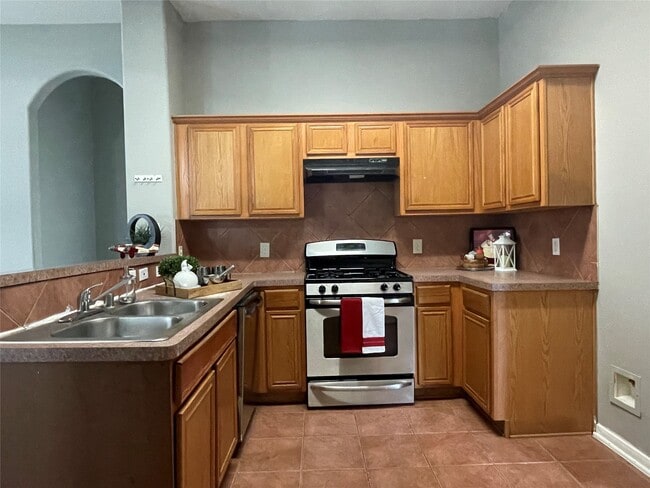 Building Photo - 811 Forest Hillside Ln