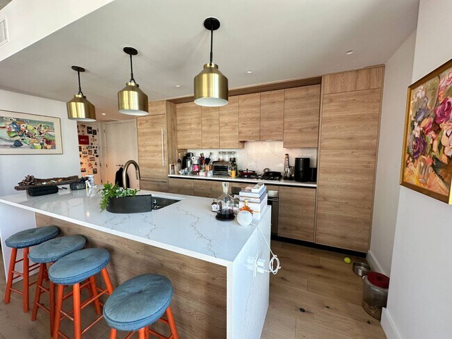 Building Photo - 189 Conover St