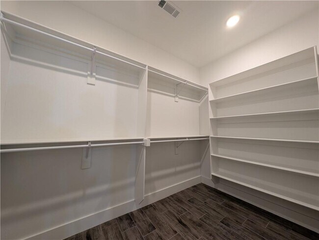 Building Photo - 9 Langholm Cir