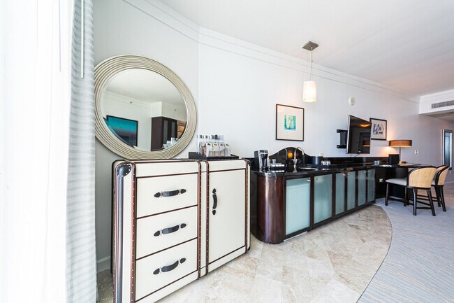 Building Photo - 4391 Collins Ave