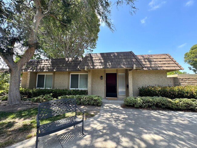 Building Photo - Beautifully Updated 3 Bedroom, 2 Bath with Private Yard