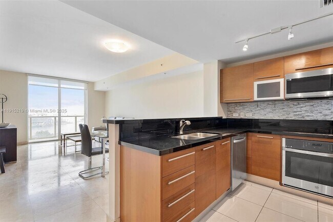 Building Photo - 253 NE 2nd St